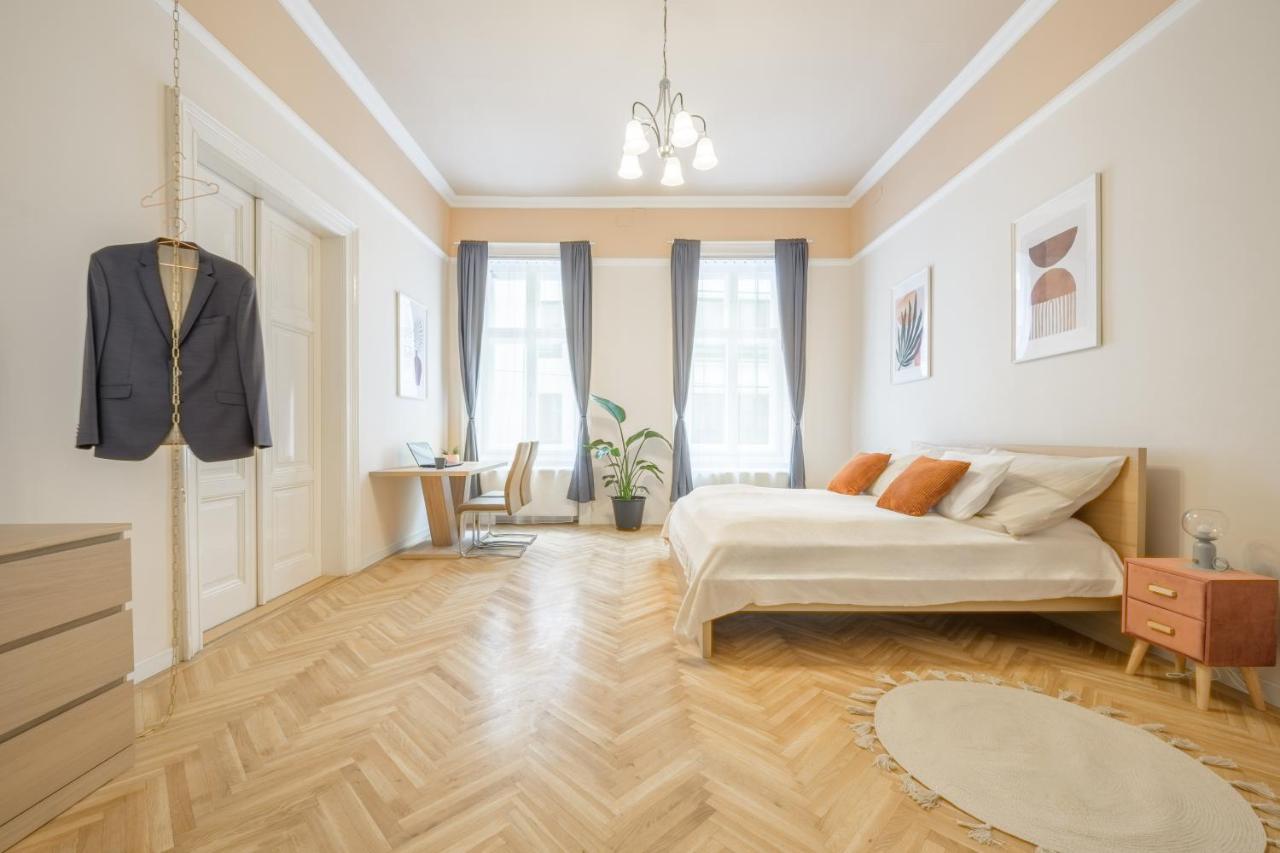 Best Seasons Andrassy Budapest Extérieur photo