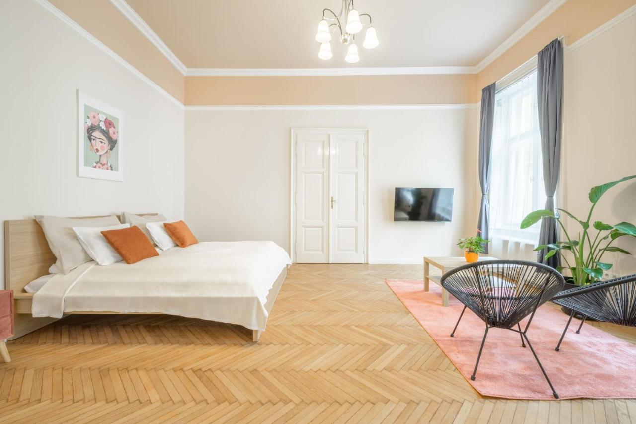 Best Seasons Andrassy Budapest Extérieur photo