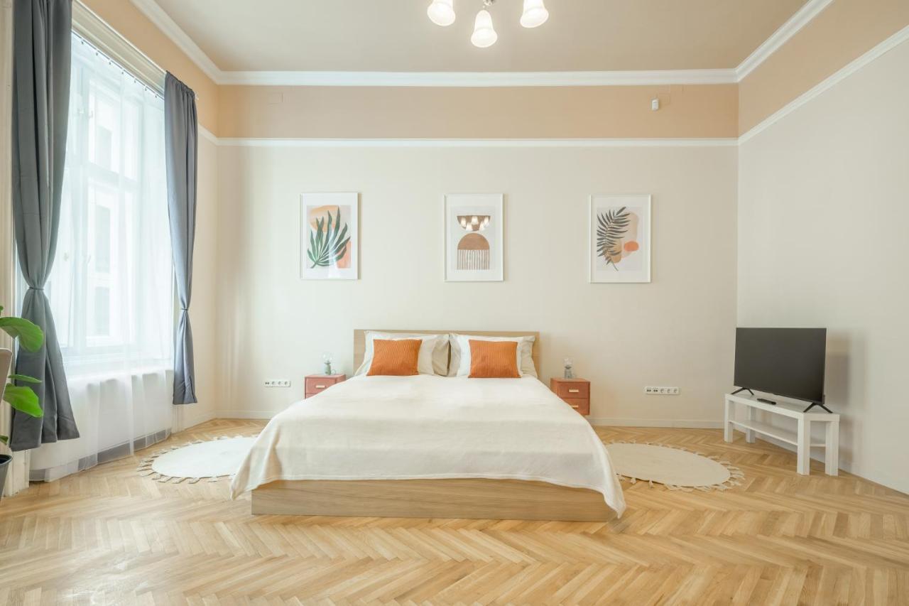 Best Seasons Andrassy Budapest Extérieur photo