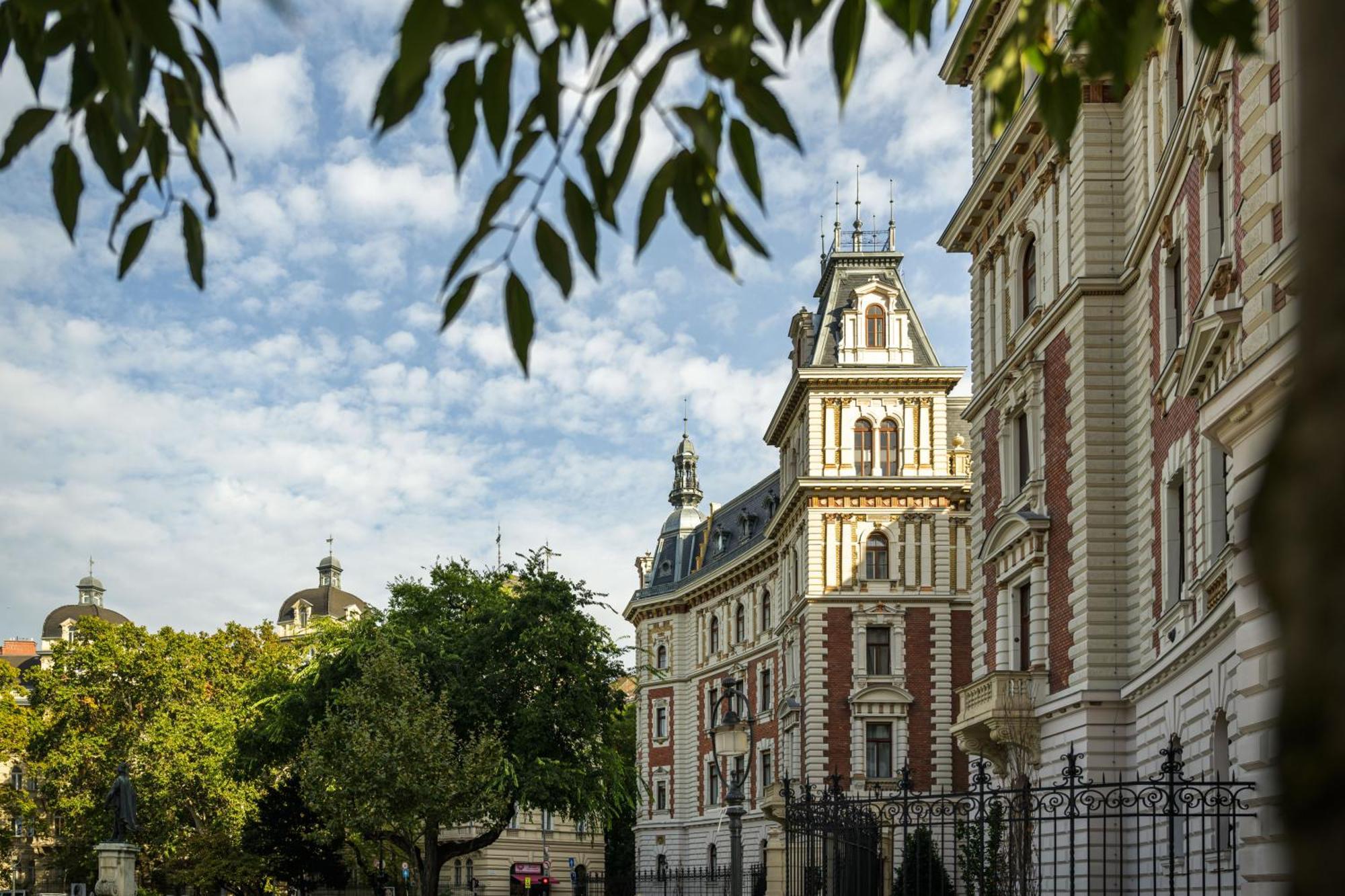 Best Seasons Andrassy Budapest Extérieur photo